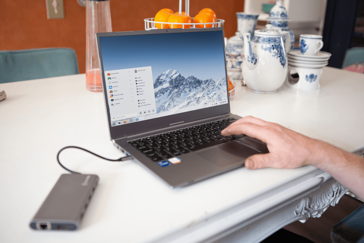 Clevo L141AU With Zorin OS