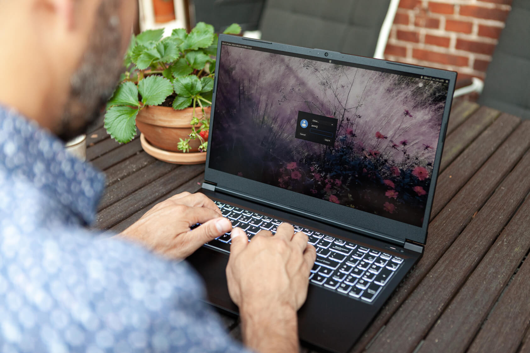 Clevo NP50RNJT Linux Notebook
